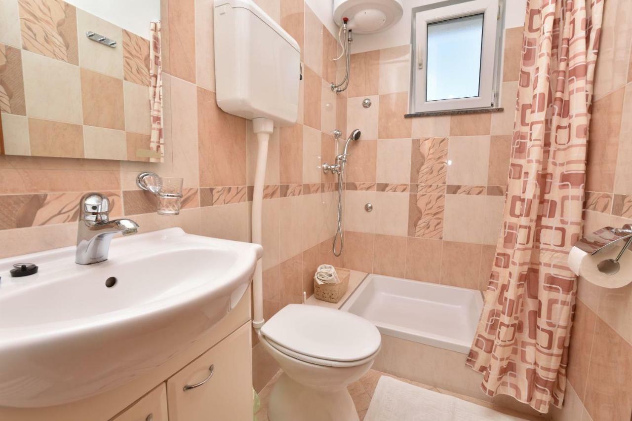 Apartments Brico Primosten Luaran gambar