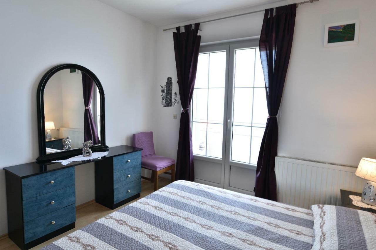 Apartments Brico Primosten Luaran gambar