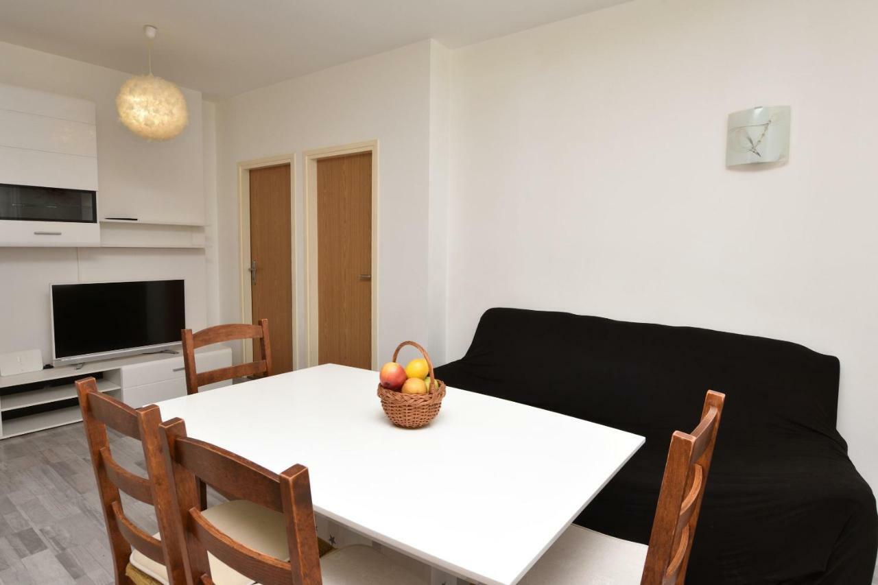 Apartments Brico Primosten Luaran gambar