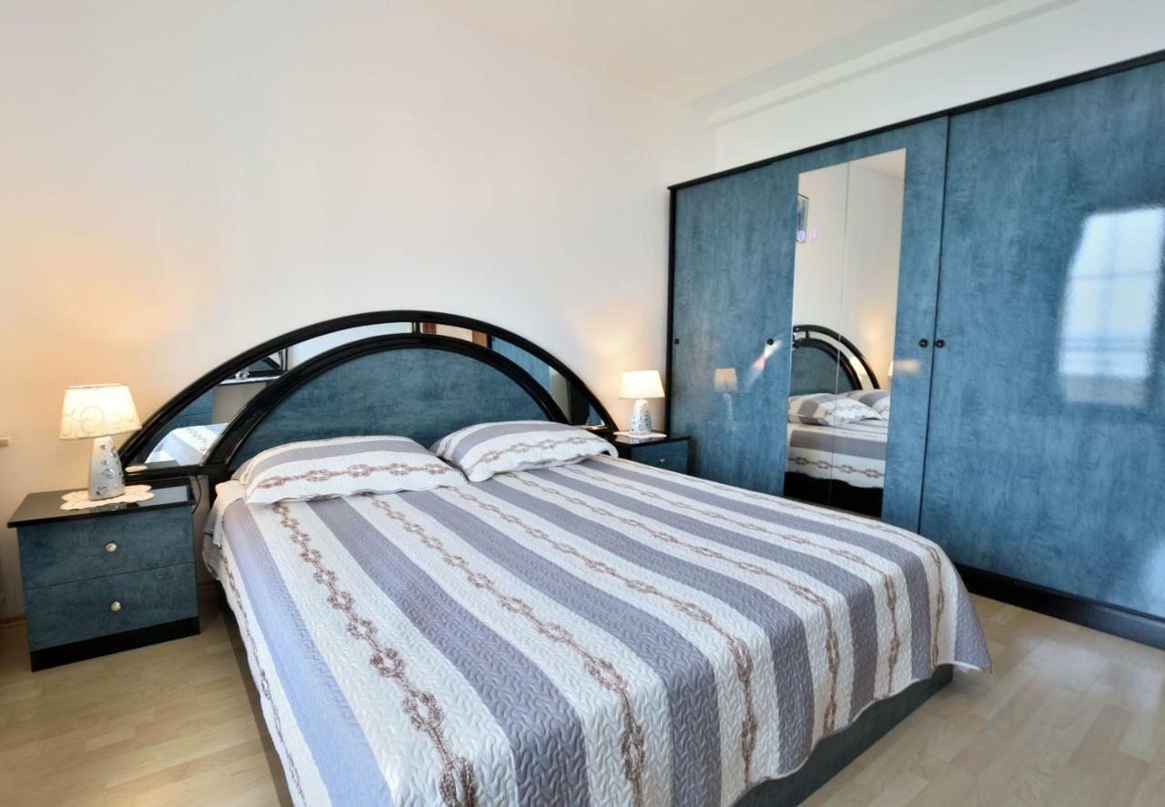 Apartments Brico Primosten Luaran gambar