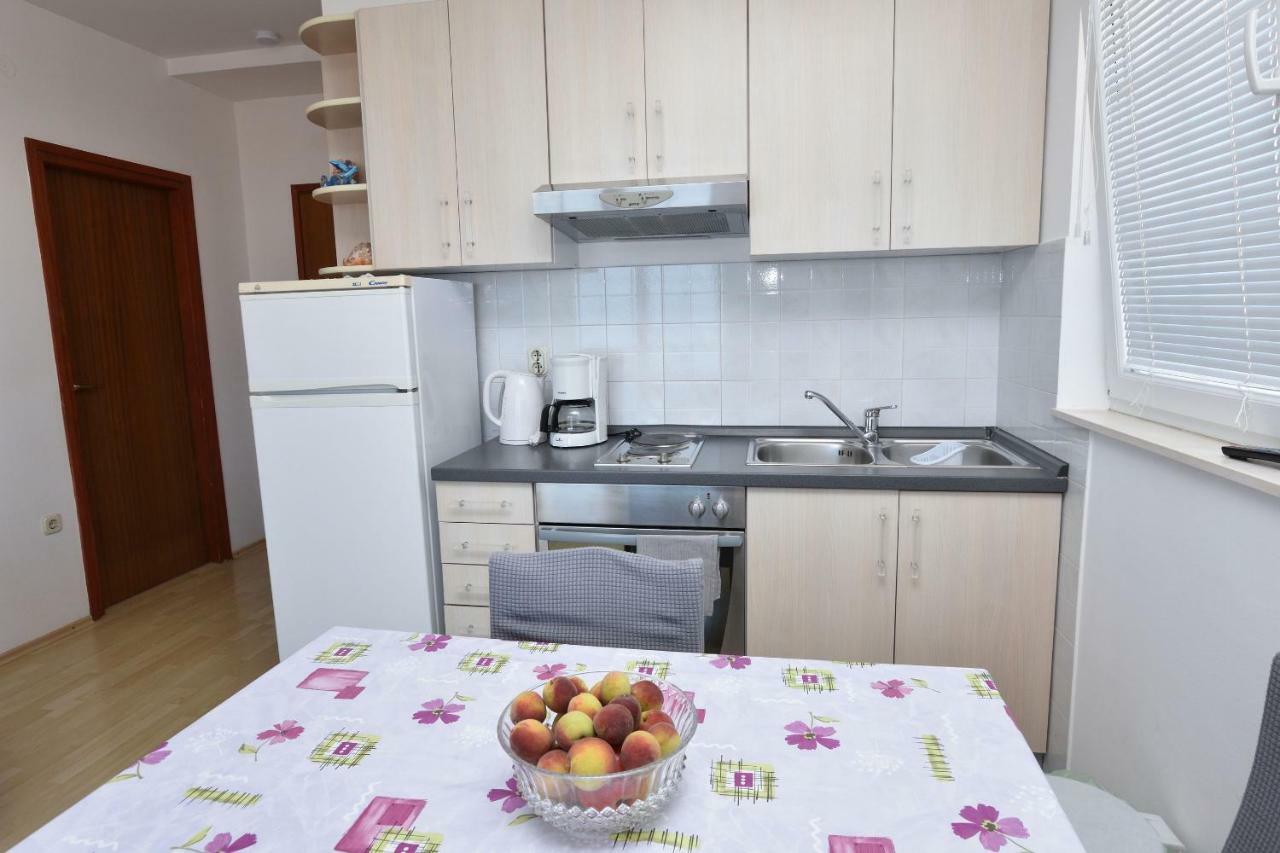 Apartments Brico Primosten Luaran gambar