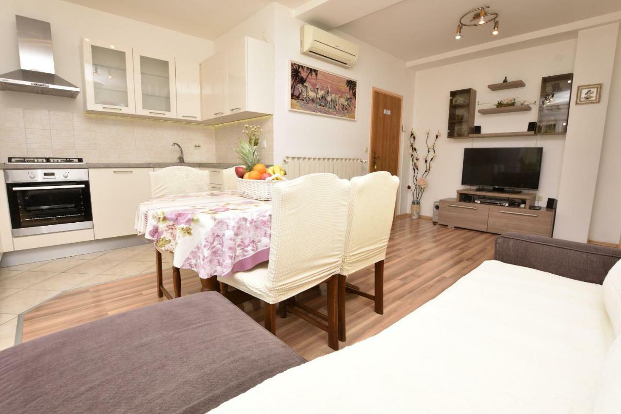 Apartments Brico Primosten Luaran gambar