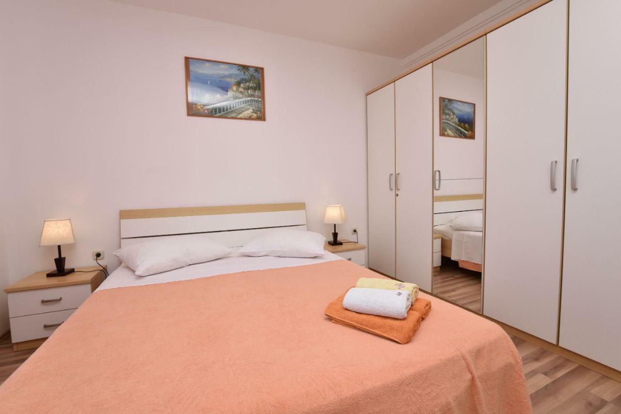 Apartments Brico Primosten Luaran gambar