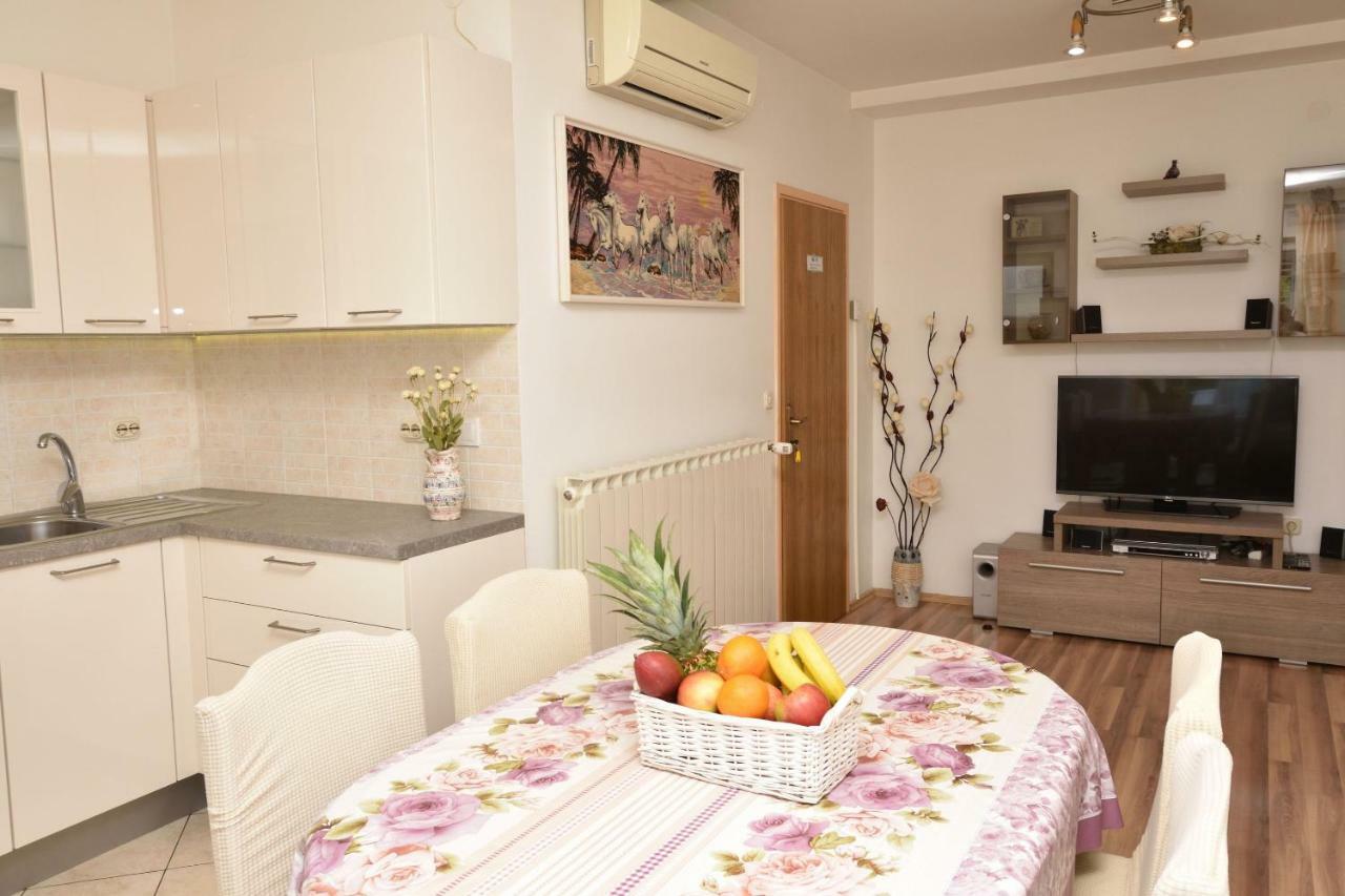 Apartments Brico Primosten Luaran gambar