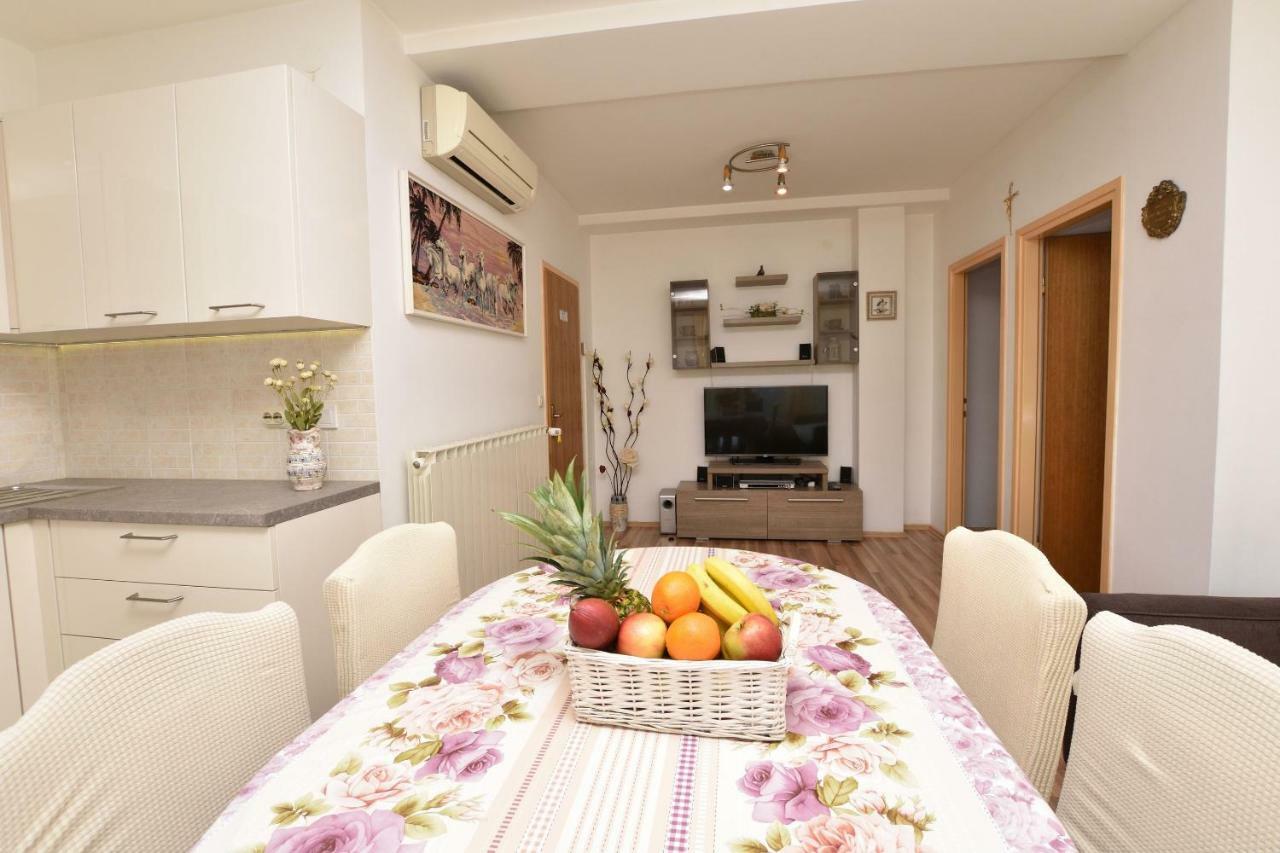 Apartments Brico Primosten Luaran gambar