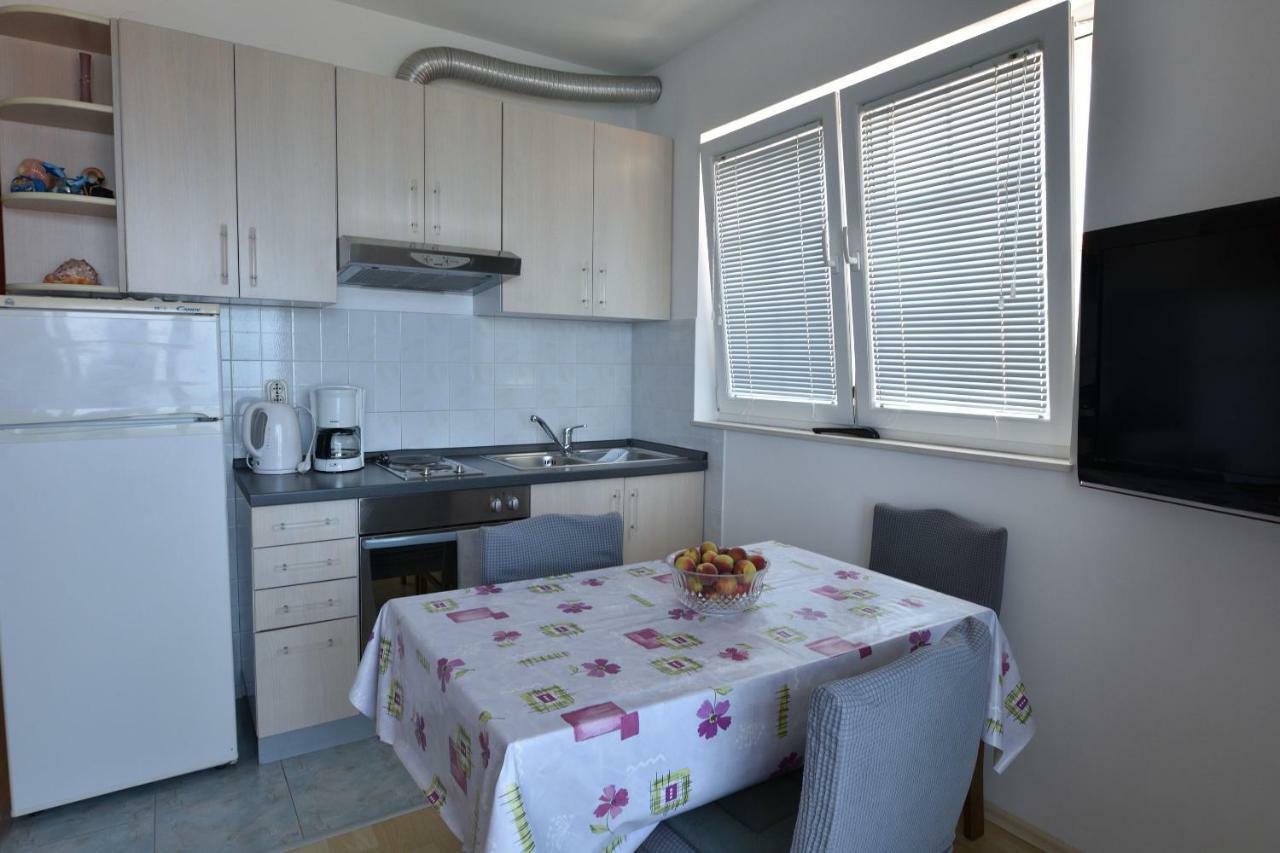 Apartments Brico Primosten Luaran gambar