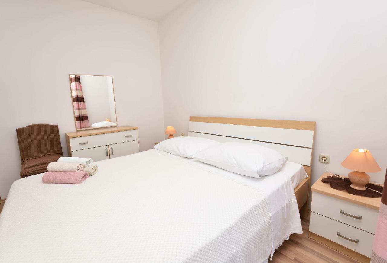 Apartments Brico Primosten Luaran gambar