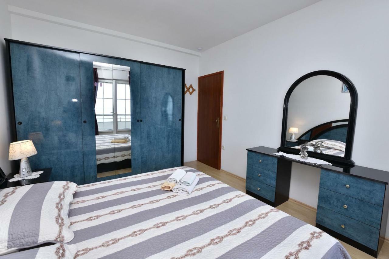 Apartments Brico Primosten Luaran gambar