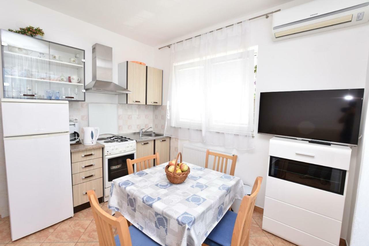 Apartments Brico Primosten Luaran gambar