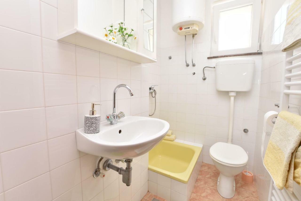 Apartments Brico Primosten Luaran gambar