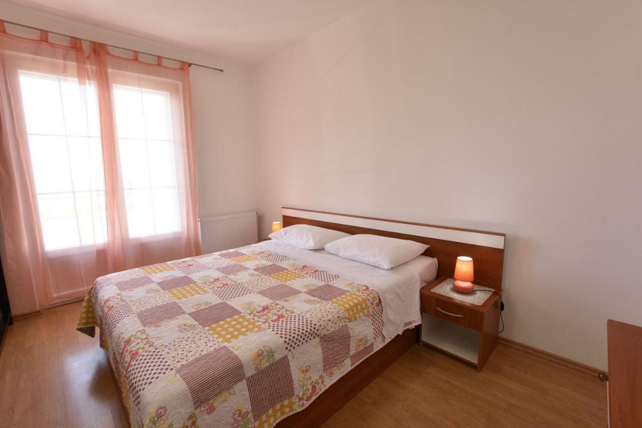 Apartments Brico Primosten Luaran gambar